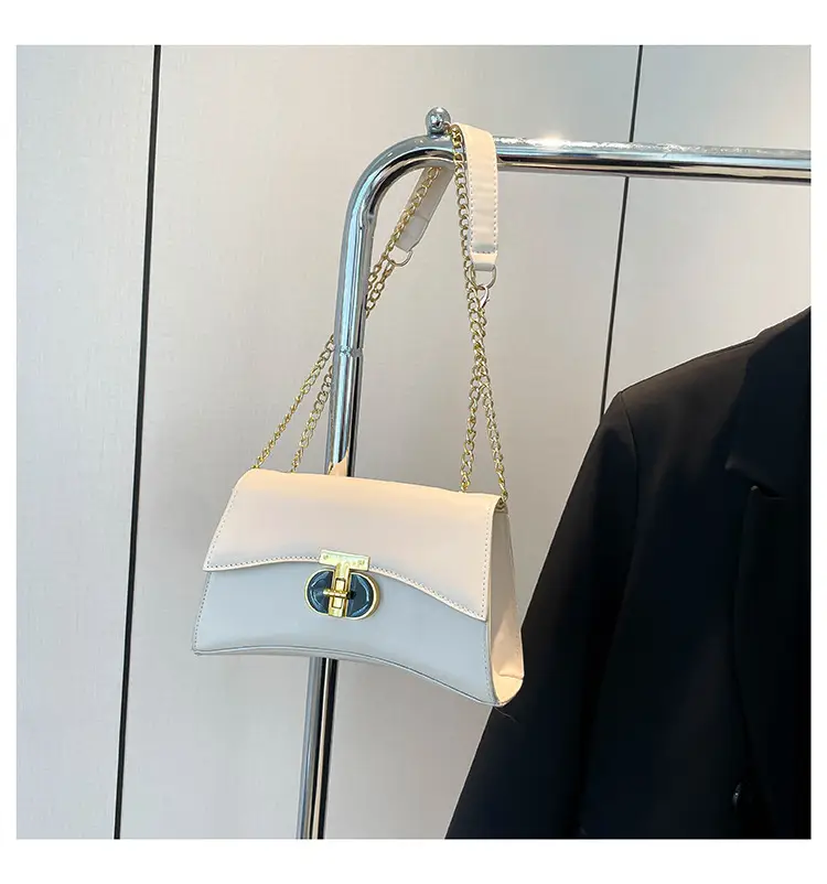 Retro Lock Chain Shoulder Bag Beige Gold — feature 31