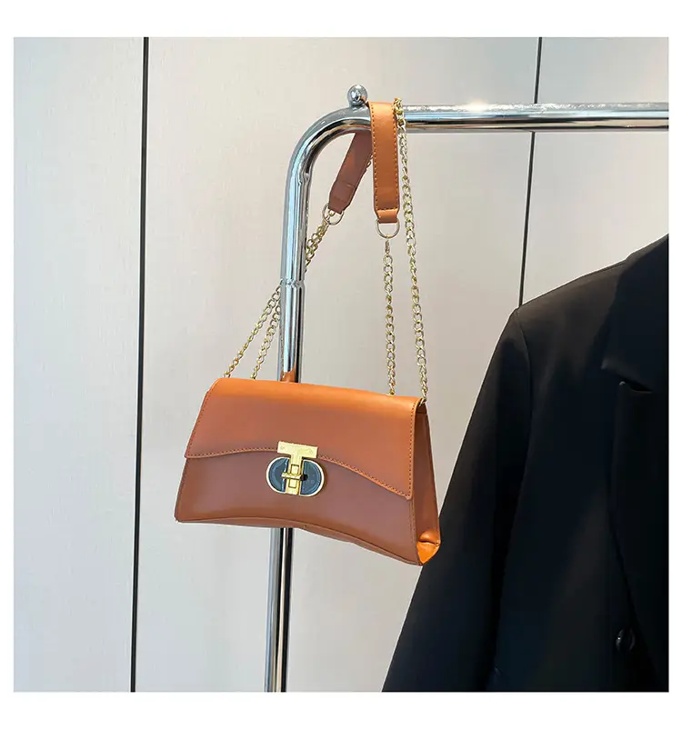 Retro Lock Chain Shoulder Bag Beige Gold — feature 32