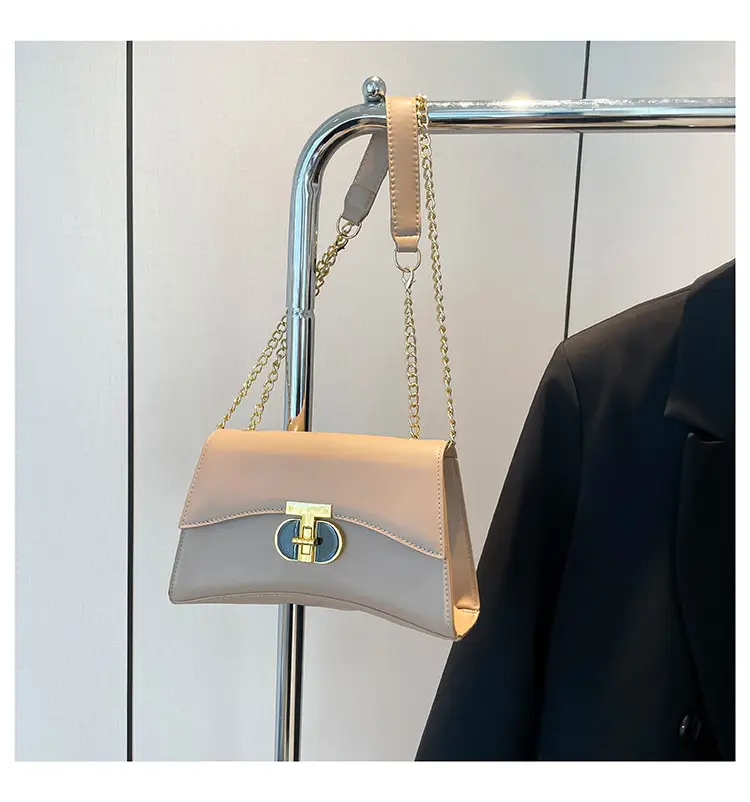 Retro Lock Chain Shoulder Bag Beige Gold — feature 34