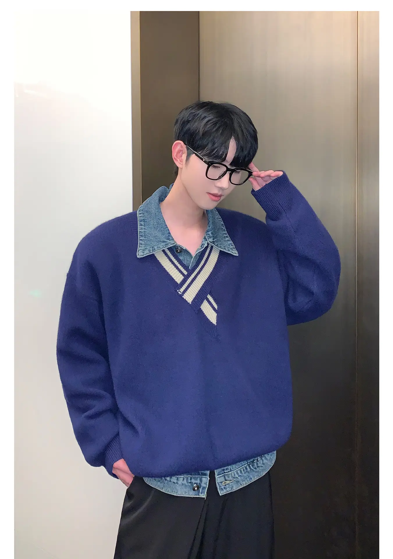 Men's Blue Knitted V-Neck Sweater with Striped Collar — feature 12