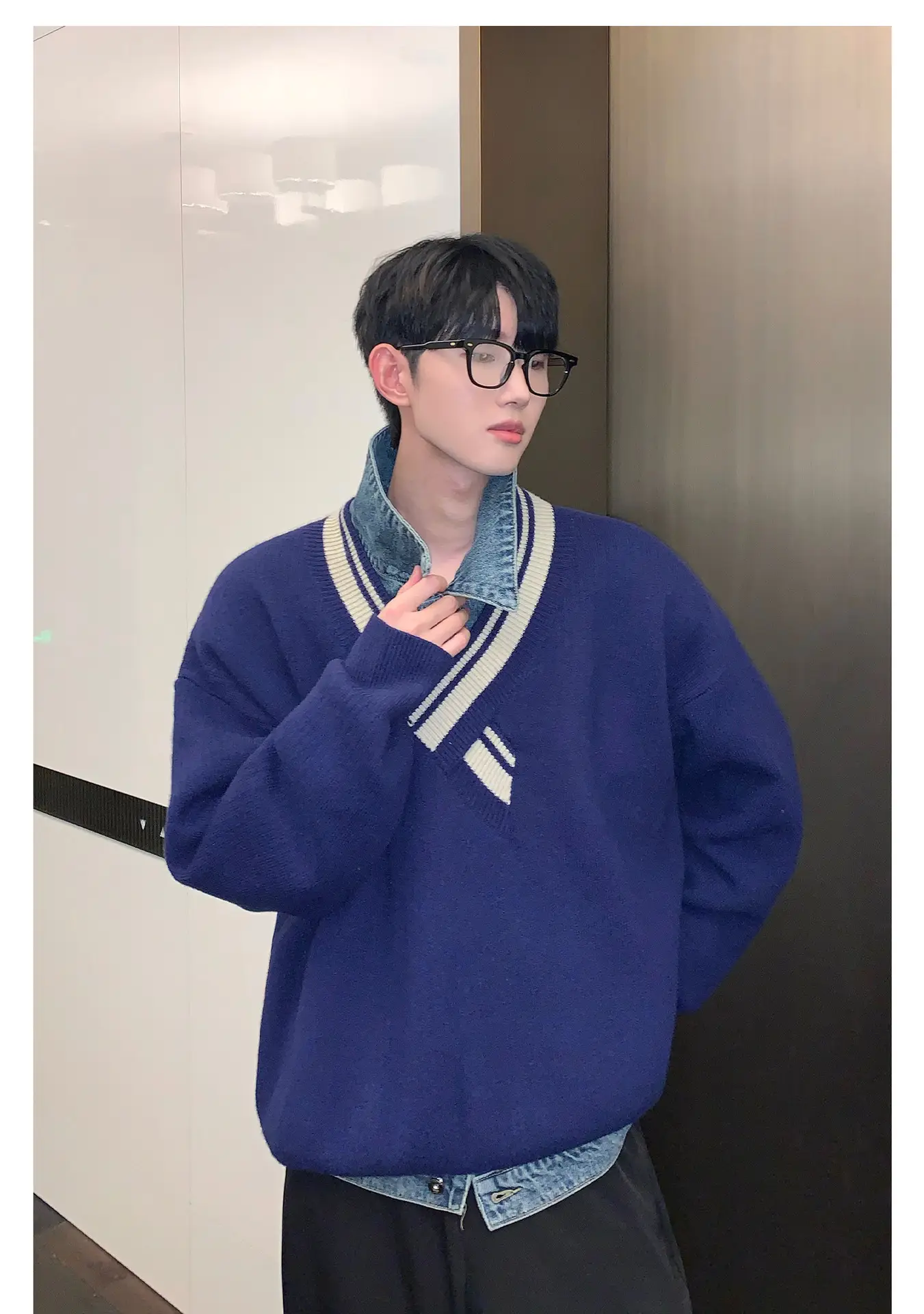Men's Blue Knitted V-Neck Sweater with Striped Collar — feature 13