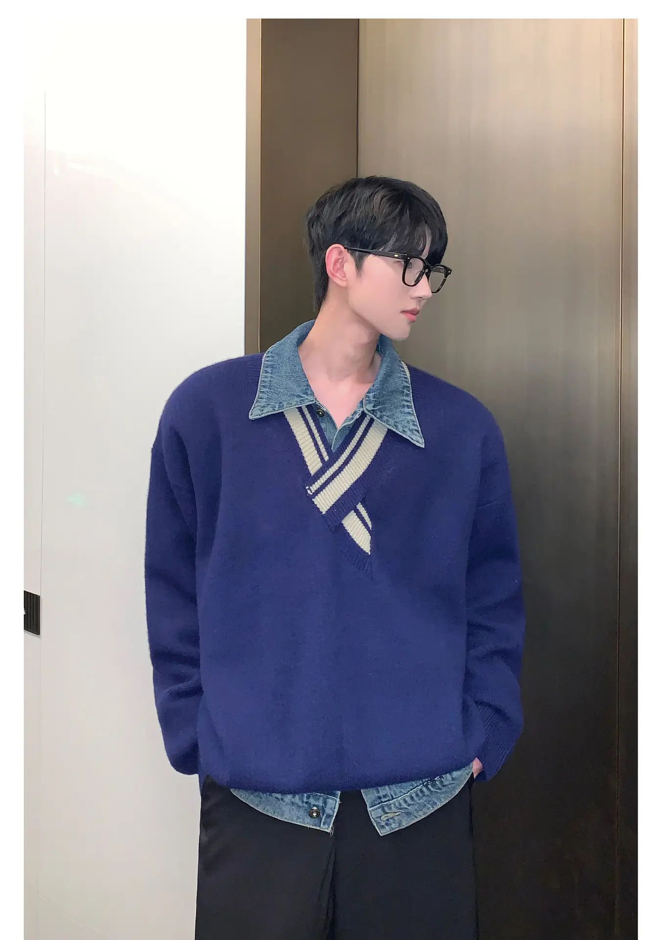 Men's Blue Knitted V-Neck Sweater with Striped Collar — feature 16