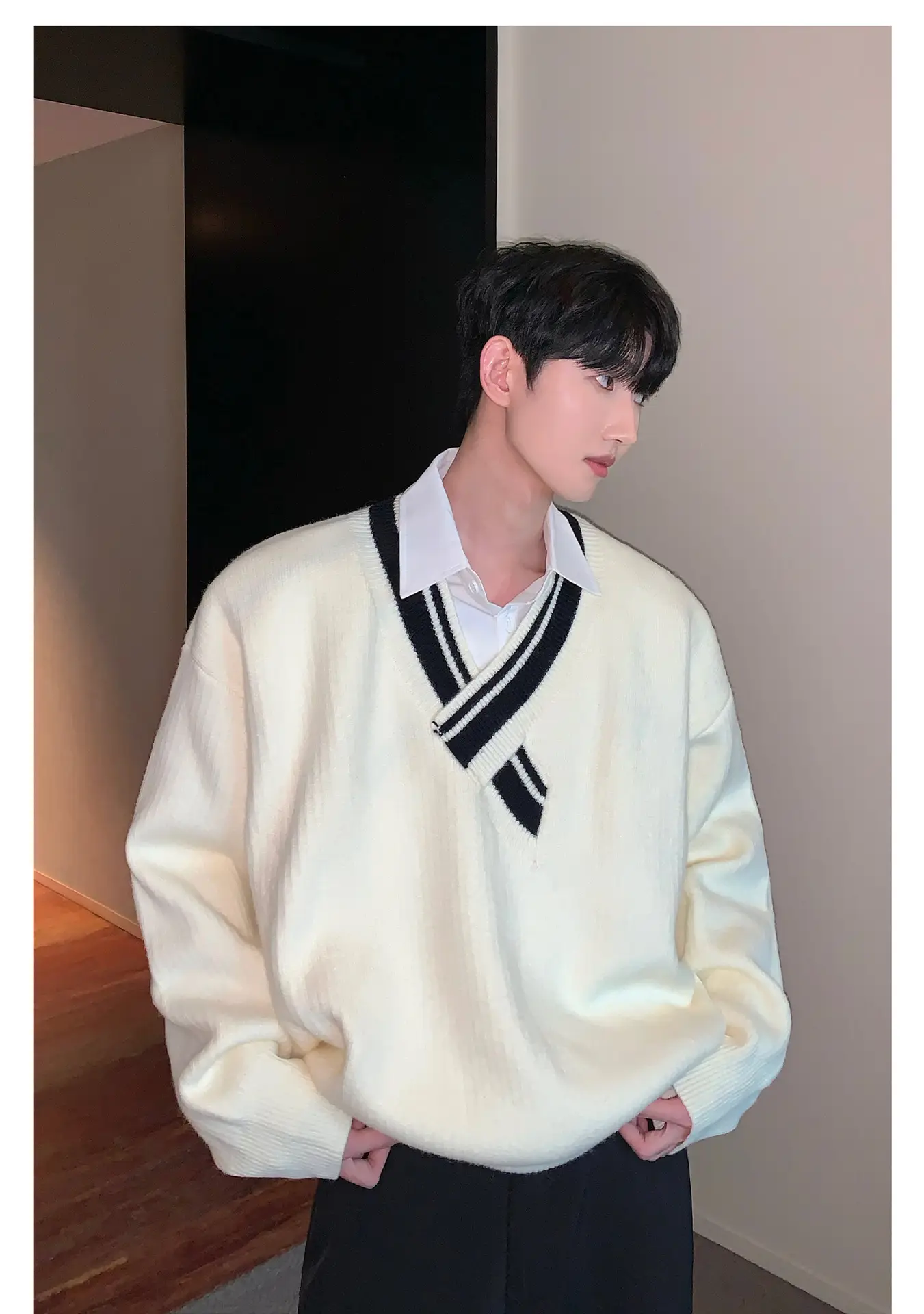 Men's Blue Knitted V-Neck Sweater with Striped Collar — feature 2