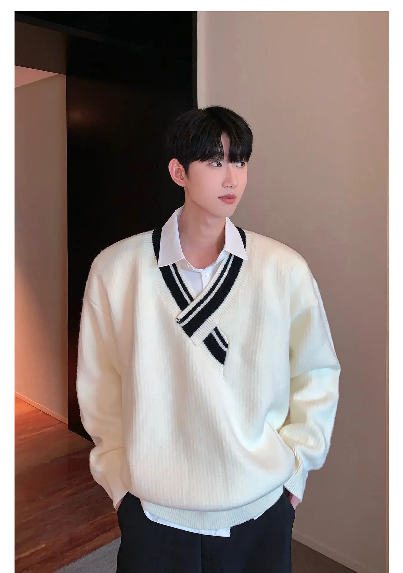 Men's Blue Knitted V-Neck Sweater with Striped Collar — feature 8