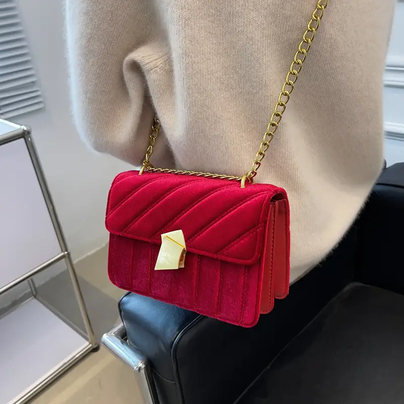 Green Velvet Chain Shoulder Bag for Women - Image 7