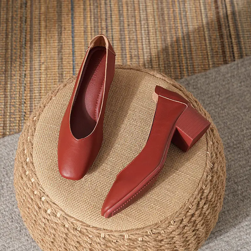 Commuter Milk Shoes Women's Retro Soft Leather V-Mouth Mid-Heel Fairy High Heels Women's Thick Heel Mary Jane Shoes Women's Shoes Women's Summer - Image 4