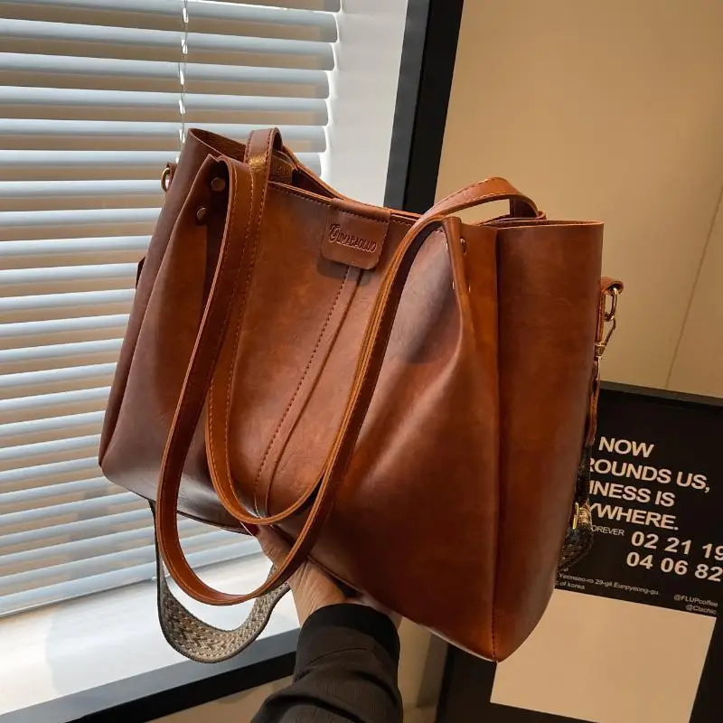 2024 New Retro Textured Wide Shoulder Strap Handbag - Image 5