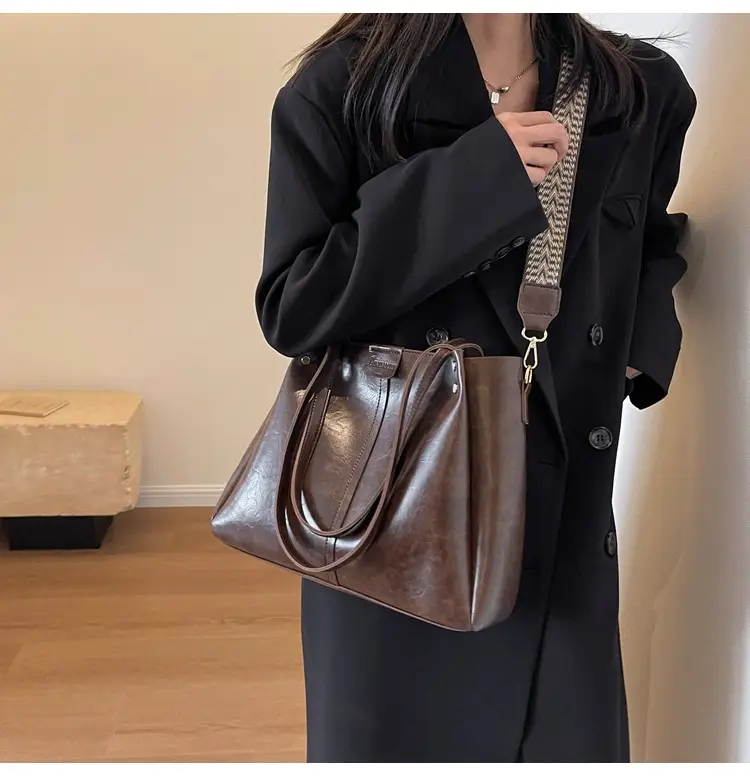 2024 New Retro Textured Wide Shoulder Strap Handbag — feature 17