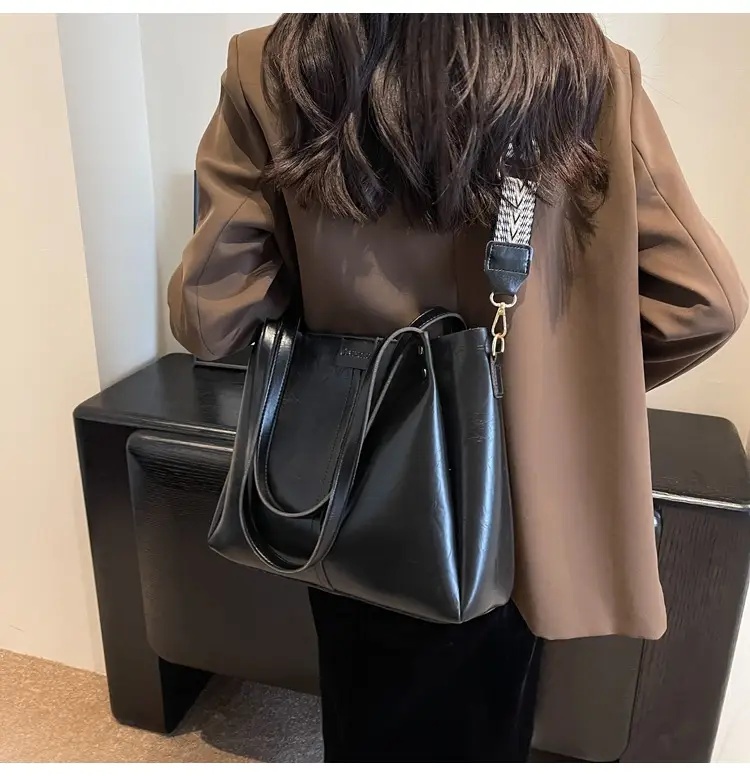 2024 New Retro Textured Wide Shoulder Strap Handbag — feature 22