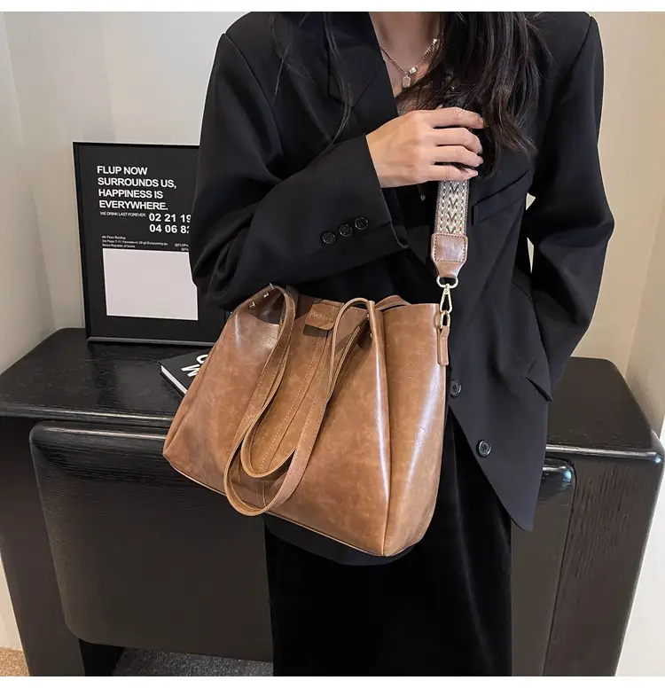 2024 New Retro Textured Wide Shoulder Strap Handbag — feature 28
