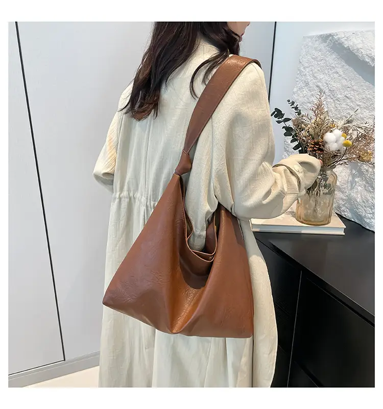 Women's Large Capacity Tan Shoulder Bag 2024 — feature 13