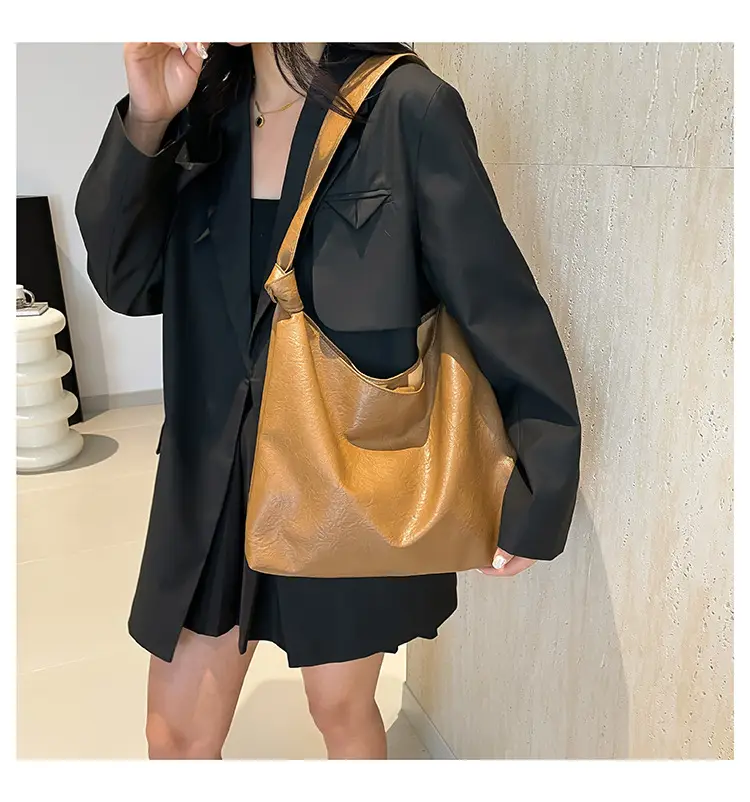 Women's Large Capacity Tan Shoulder Bag 2024 — feature 16