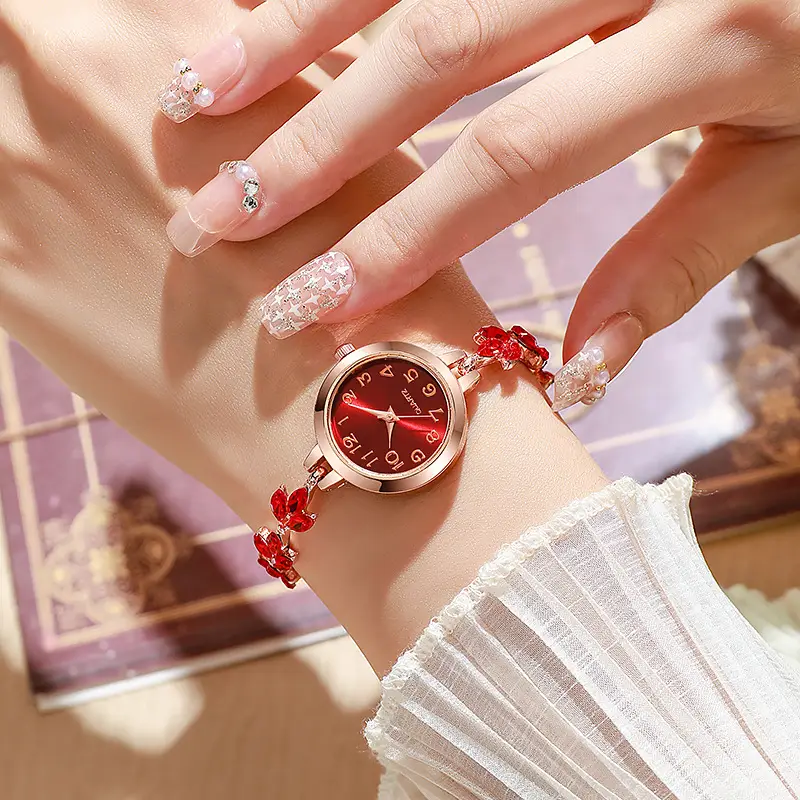 Fashion Elegant Watch Women's Trendy Simple Elegant Ins Style Clover Bracelet Women's Watch Diamond Watch Pull-out Bracelet — feature 2