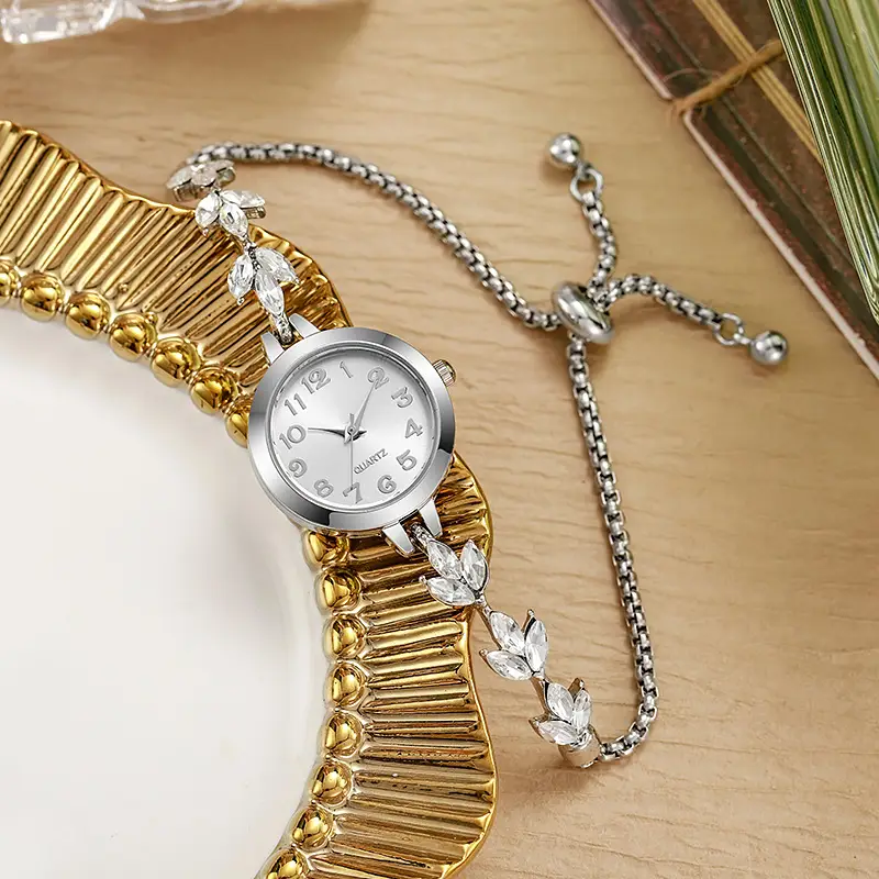 Fashion Elegant Watch Women's Trendy Simple Elegant Ins Style Clover Bracelet Women's Watch Diamond Watch Pull-out Bracelet — feature 5