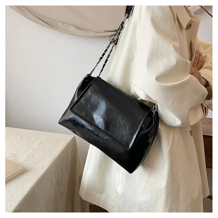 Women's Chain Shoulder Bag Maroon Large Capacity — feature 11