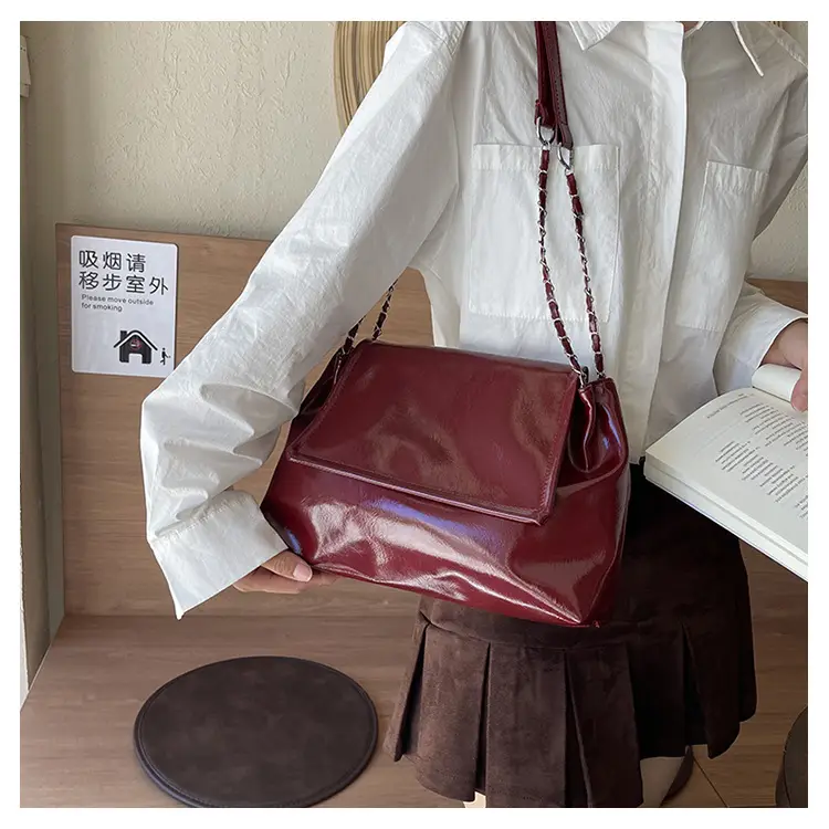 Women's Chain Shoulder Bag Maroon Large Capacity — feature 15