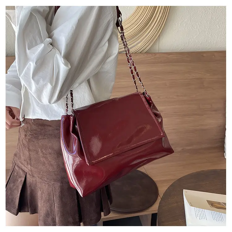 Women's Chain Shoulder Bag Maroon Large Capacity — feature 17