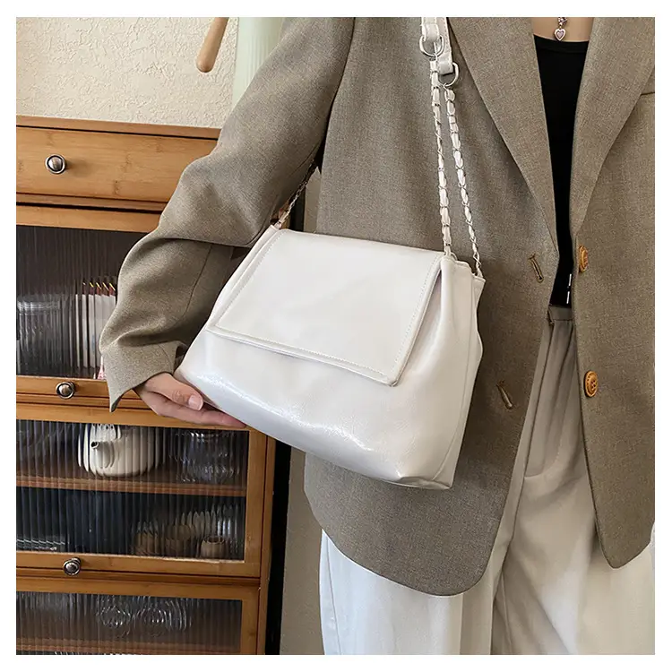 Women's Chain Shoulder Bag Maroon Large Capacity — feature 8