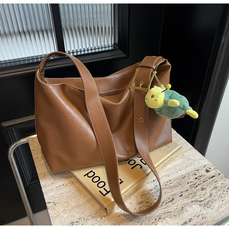 Women's Large Capacity Shoulder Bag Cream — feature 15