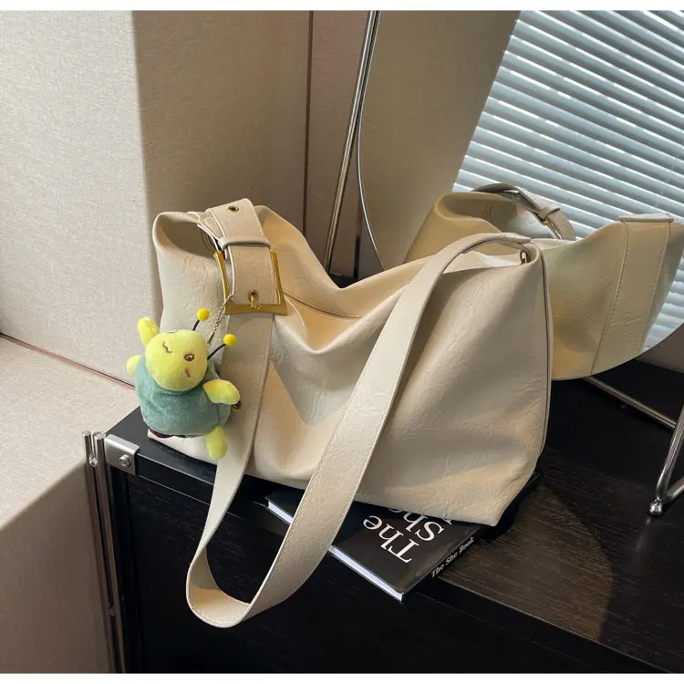 Women's Large Capacity Shoulder Bag Cream — feature 20