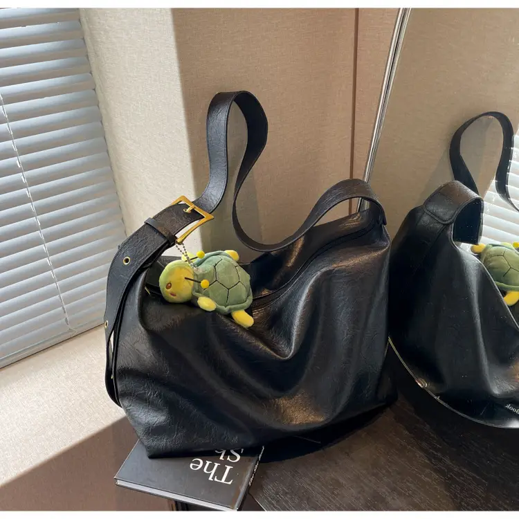 Women's Large Capacity Shoulder Bag Cream — feature 22