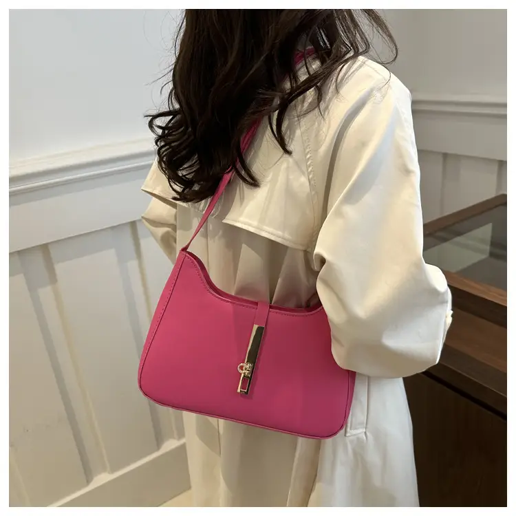 Light Blue Niche Shoulder Bag with Gold Chain — feature 14