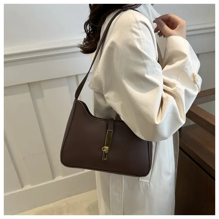 Light Blue Niche Shoulder Bag with Gold Chain — feature 17