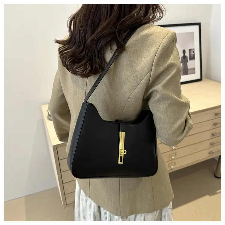 Light Blue Niche Shoulder Bag with Gold Chain — feature 24