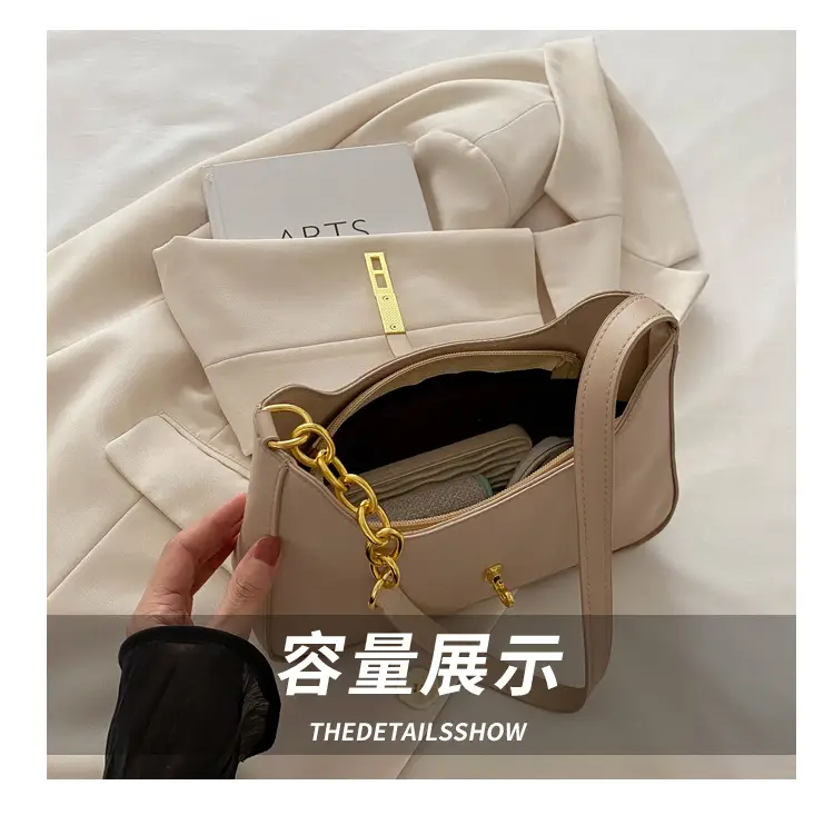 Light Blue Niche Shoulder Bag with Gold Chain — feature 6