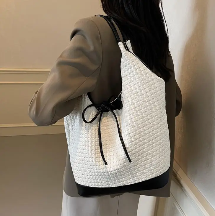 Women's Black Textured Shoulder Bag 2024 New Large Capacity - Image 7