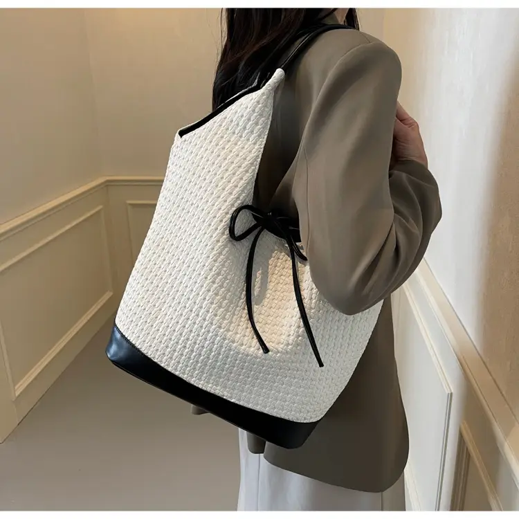 Women's Black Textured Shoulder Bag 2024 New Large Capacity — feature 20