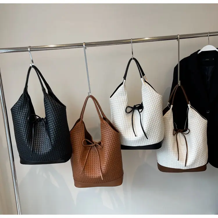 Women's Black Textured Shoulder Bag 2024 New Large Capacity — feature 30