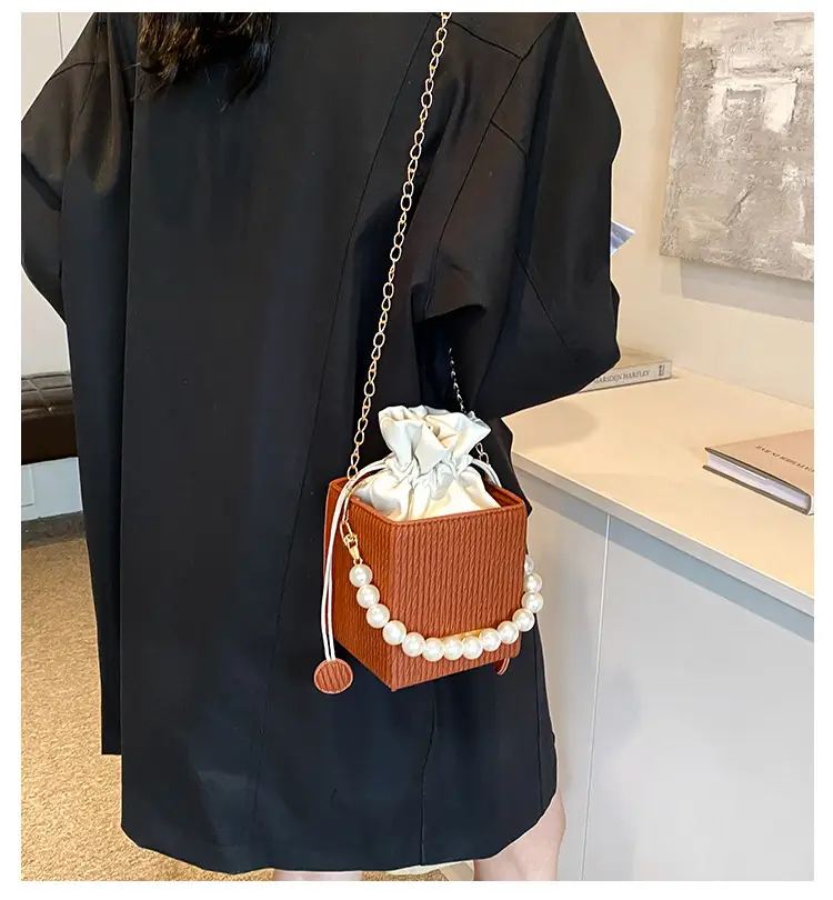 Women's Pearl Chain Shoulder Bag Cream 2024 — feature 1