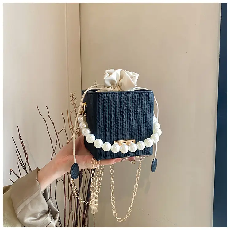 Women's Pearl Chain Shoulder Bag Cream 2024 — feature 14