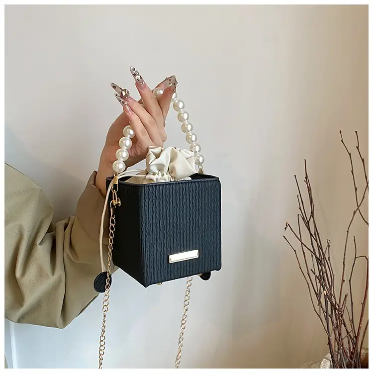 Women's Pearl Chain Shoulder Bag Cream 2024 — feature 15
