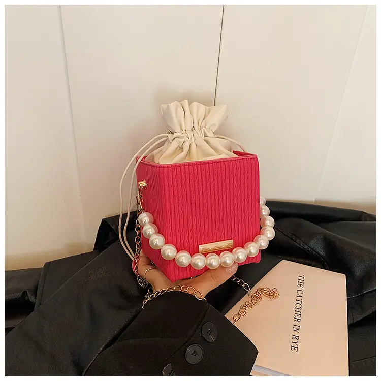 Women's Pearl Chain Shoulder Bag Cream 2024 — feature 17