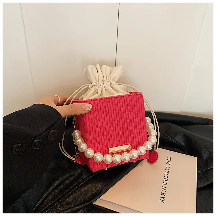Women's Pearl Chain Shoulder Bag Cream 2024 — feature 18