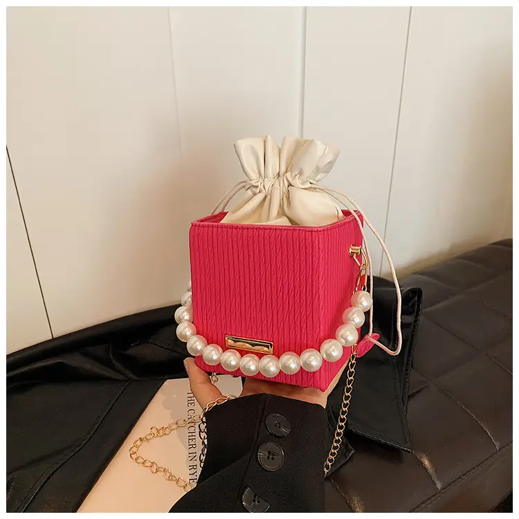 Women's Pearl Chain Shoulder Bag Cream 2024 — feature 21