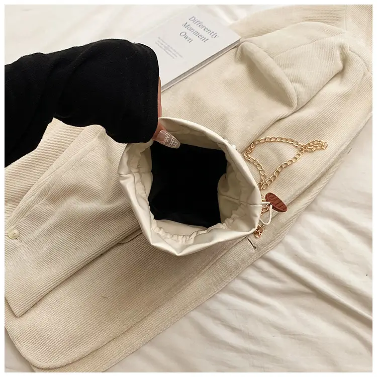 Women's Pearl Chain Shoulder Bag Cream 2024 — feature 23