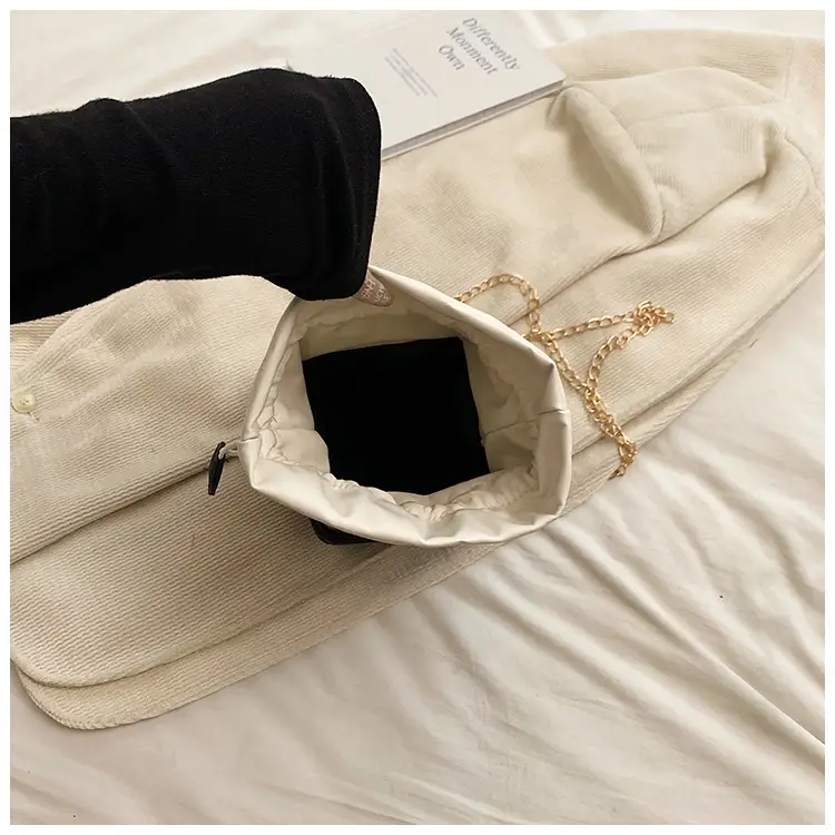 Women's Pearl Chain Shoulder Bag Cream 2024 — feature 25