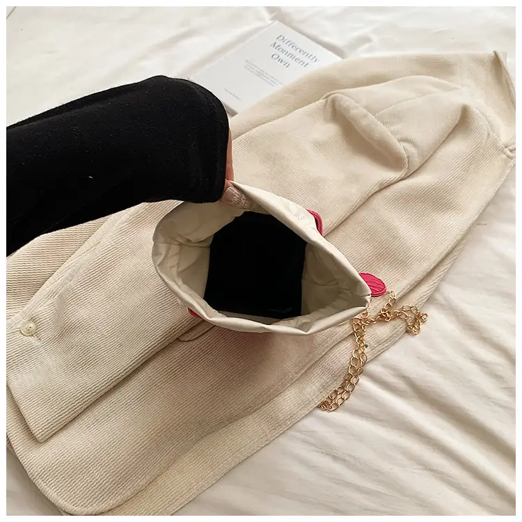 Women's Pearl Chain Shoulder Bag Cream 2024 — feature 28