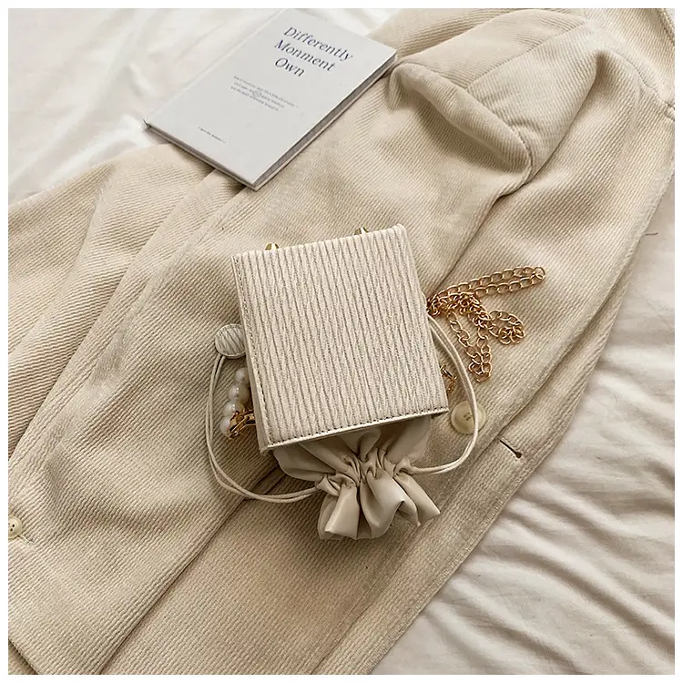 Women's Pearl Chain Shoulder Bag Cream 2024 — feature 39