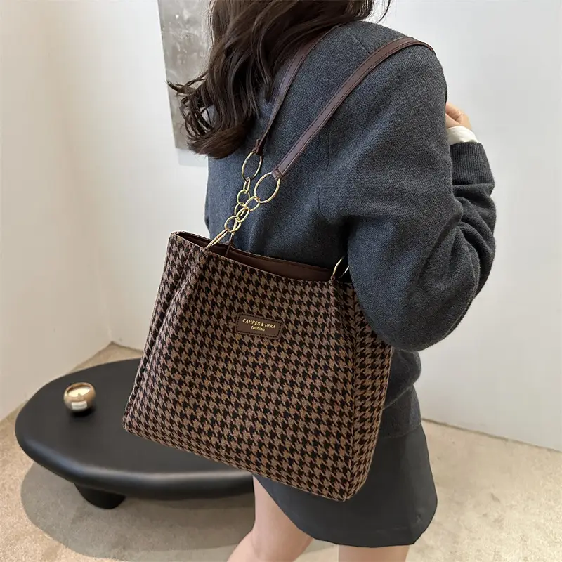 Large Capacity Houndstooth Chain Tote Bag - Image 6