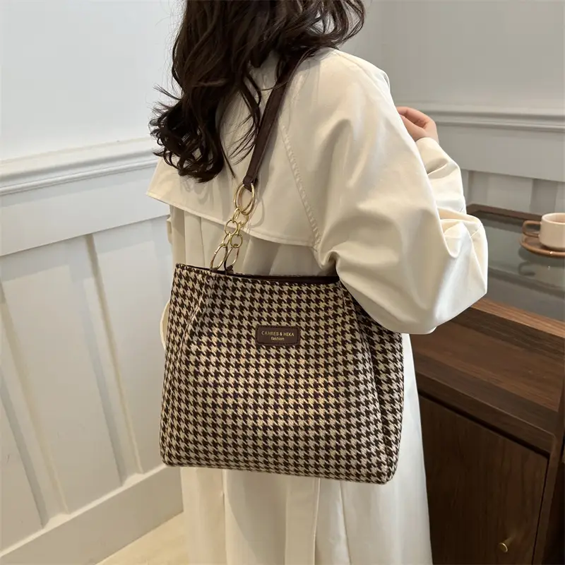 Large Capacity Houndstooth Chain Tote Bag - Image 7