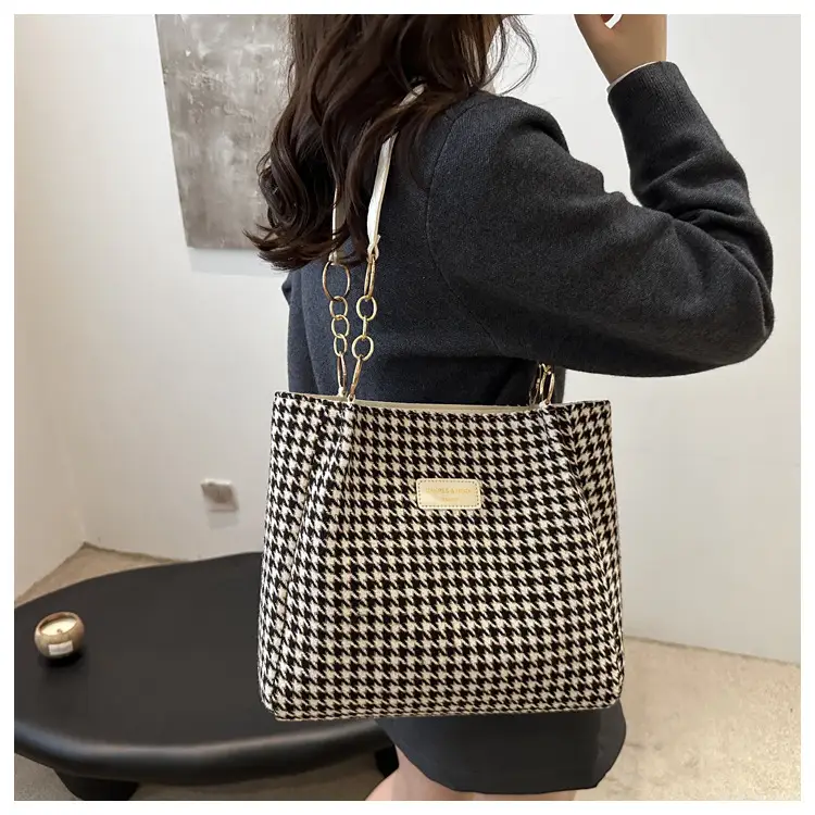 Large Capacity Houndstooth Chain Tote Bag — feature 12