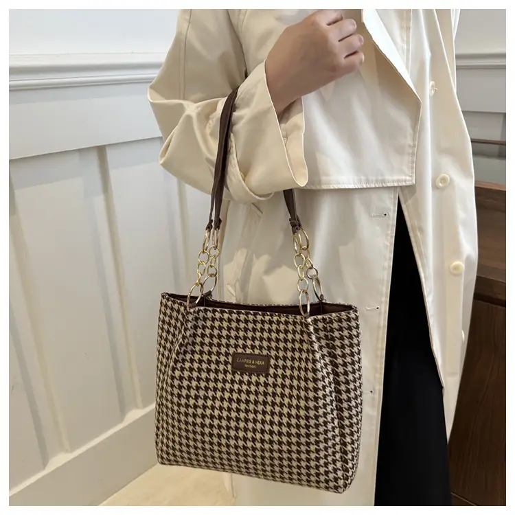 Large Capacity Houndstooth Chain Tote Bag — feature 16