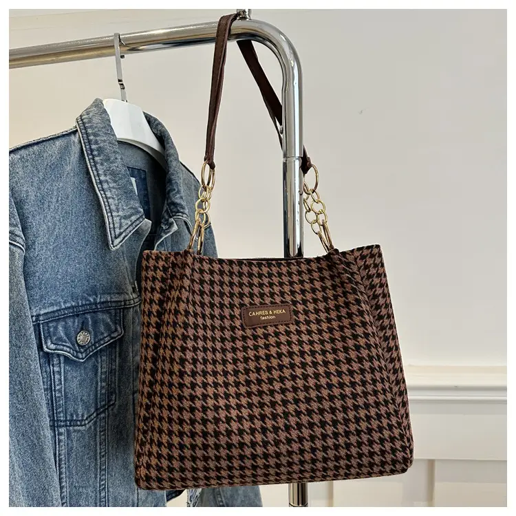 Large Capacity Houndstooth Chain Tote Bag — feature 24