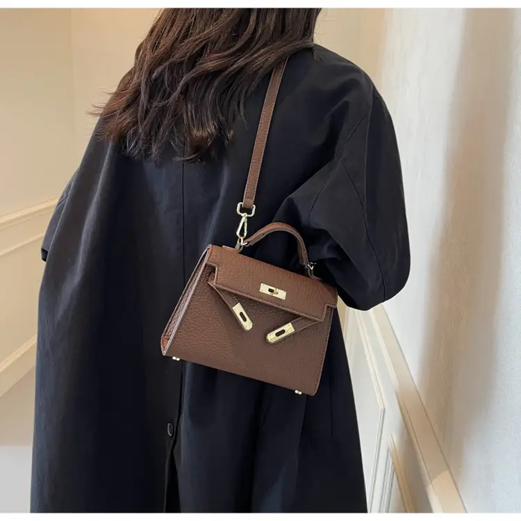Platinum Litchi Pattern Shoulder Bag 2024 — feature 19