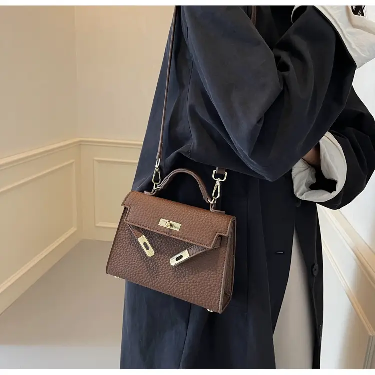 Platinum Litchi Pattern Shoulder Bag 2024 — feature 20