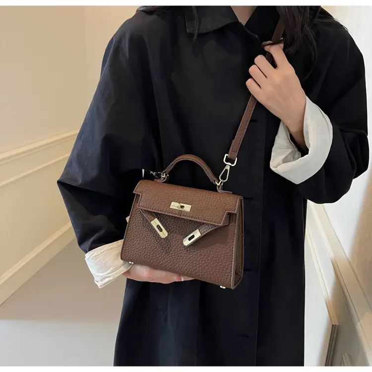 Platinum Litchi Pattern Shoulder Bag 2024 — feature 22